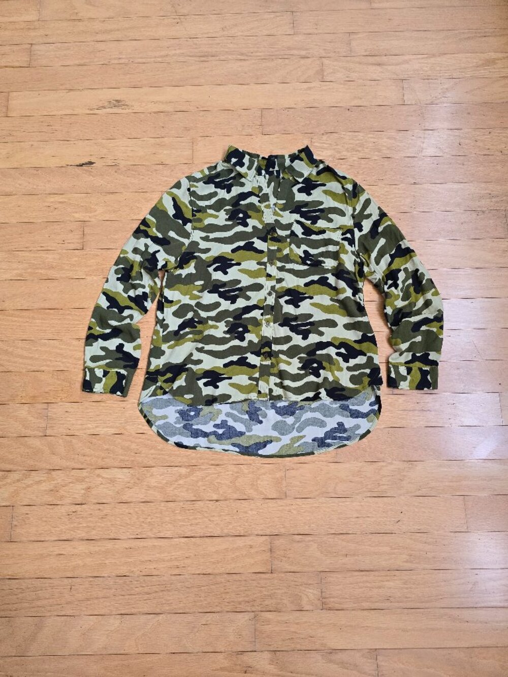 Vintage Y2K | Whimsy Camo Dragon Cyber Gunge Button-Up Long Sleeve Shirt | WMS M